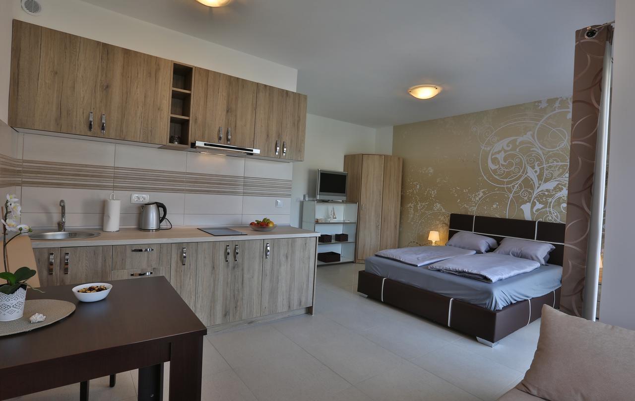Kristina Apartments Тиват Экстерьер фото