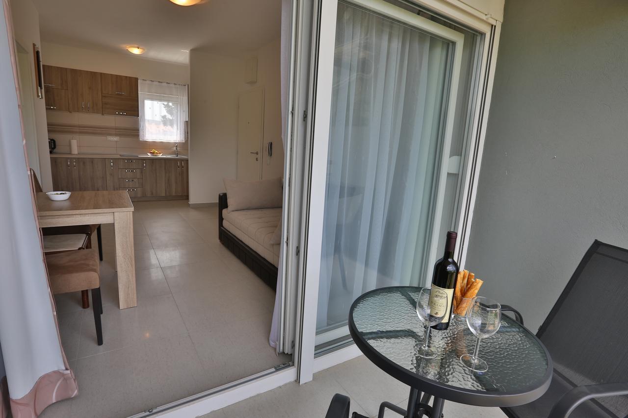 Kristina Apartments Тиват Экстерьер фото