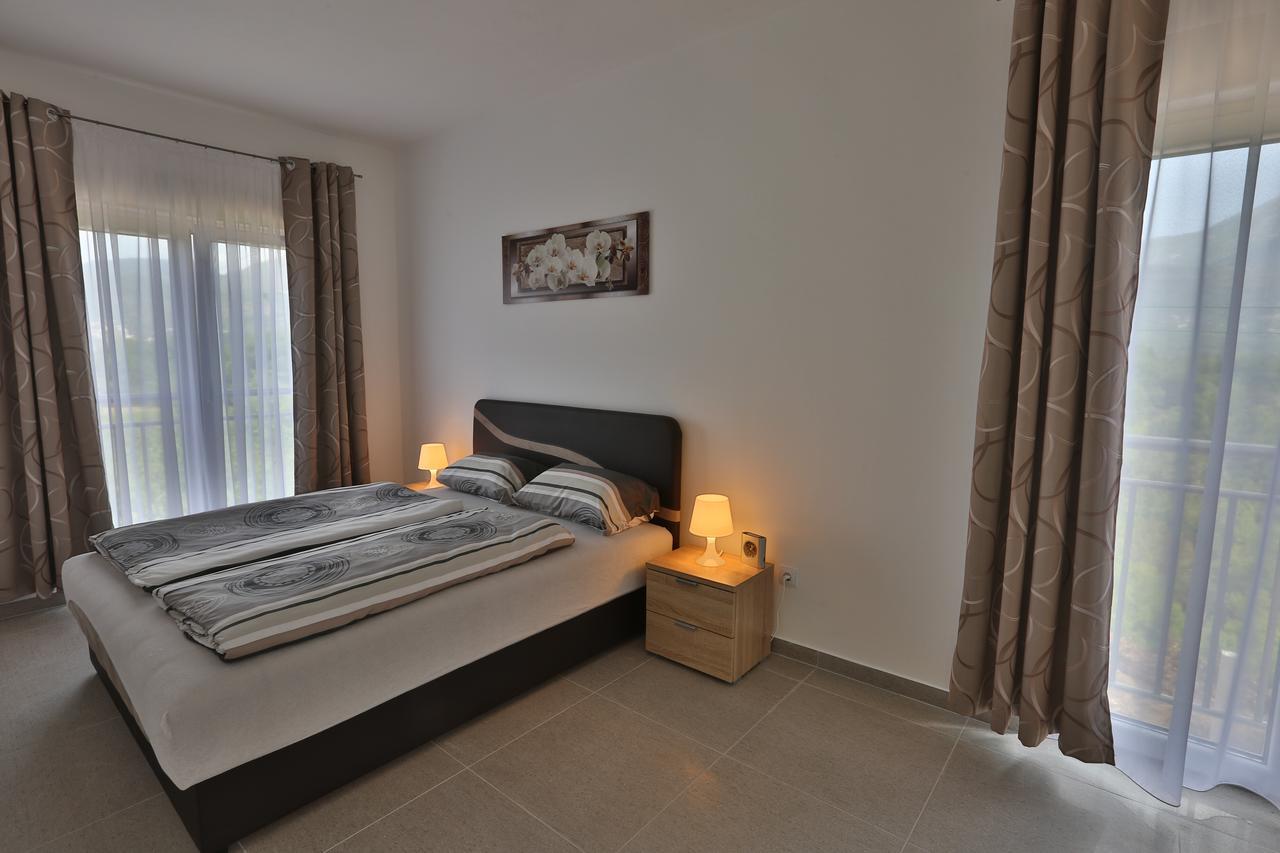 Kristina Apartments Тиват Экстерьер фото