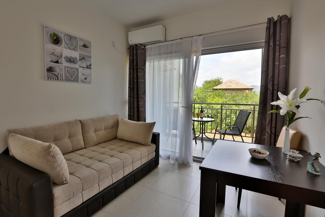 Kristina Apartments Тиват Экстерьер фото