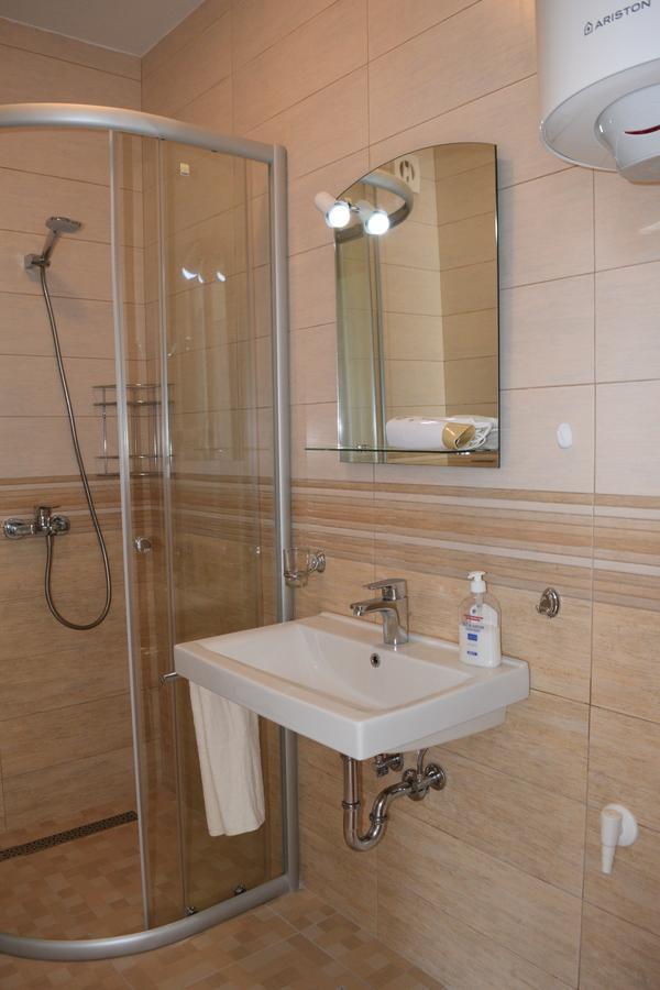 Kristina Apartments Тиват Экстерьер фото