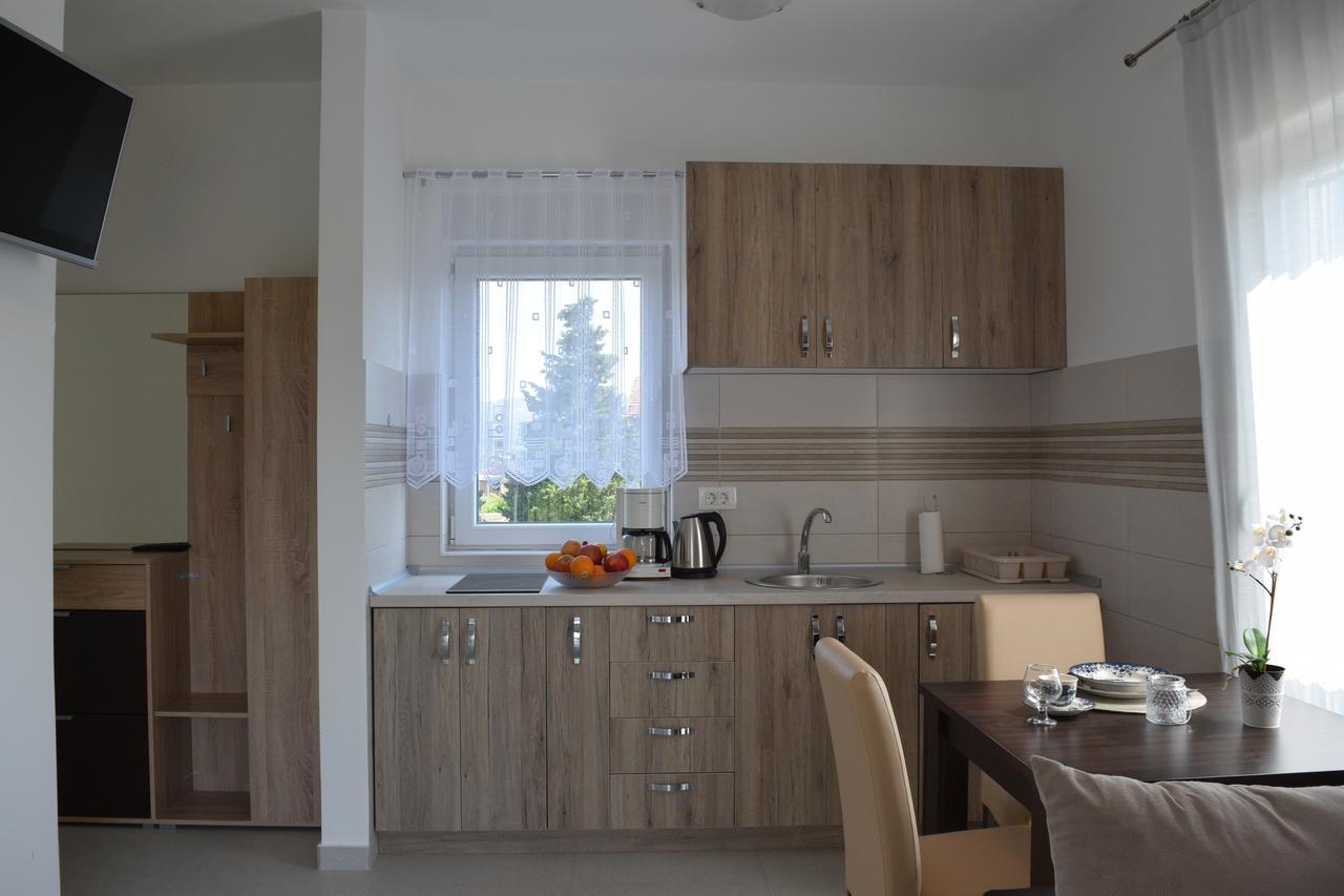 Kristina Apartments Тиват Экстерьер фото